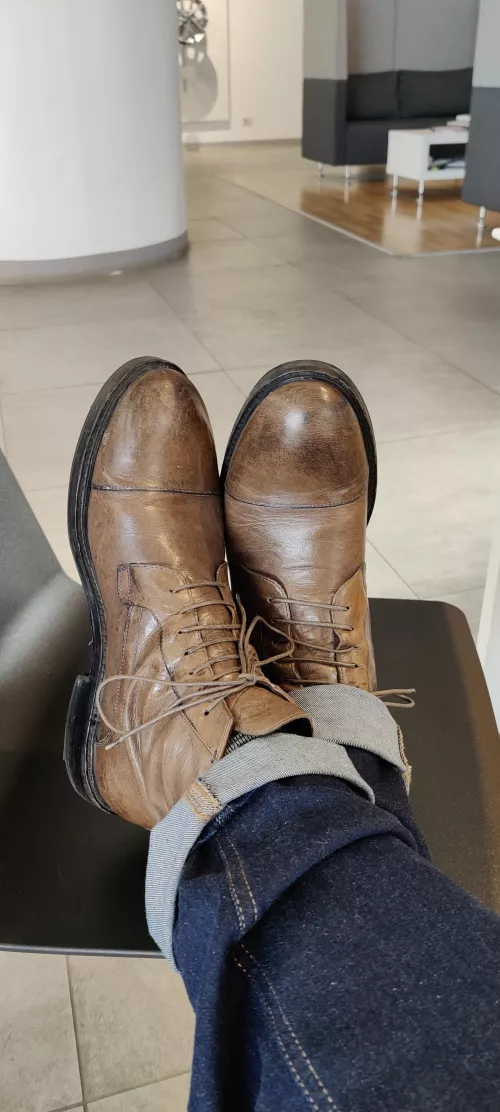 showing my old Corvari boots, made in Italy. Hope you like them!