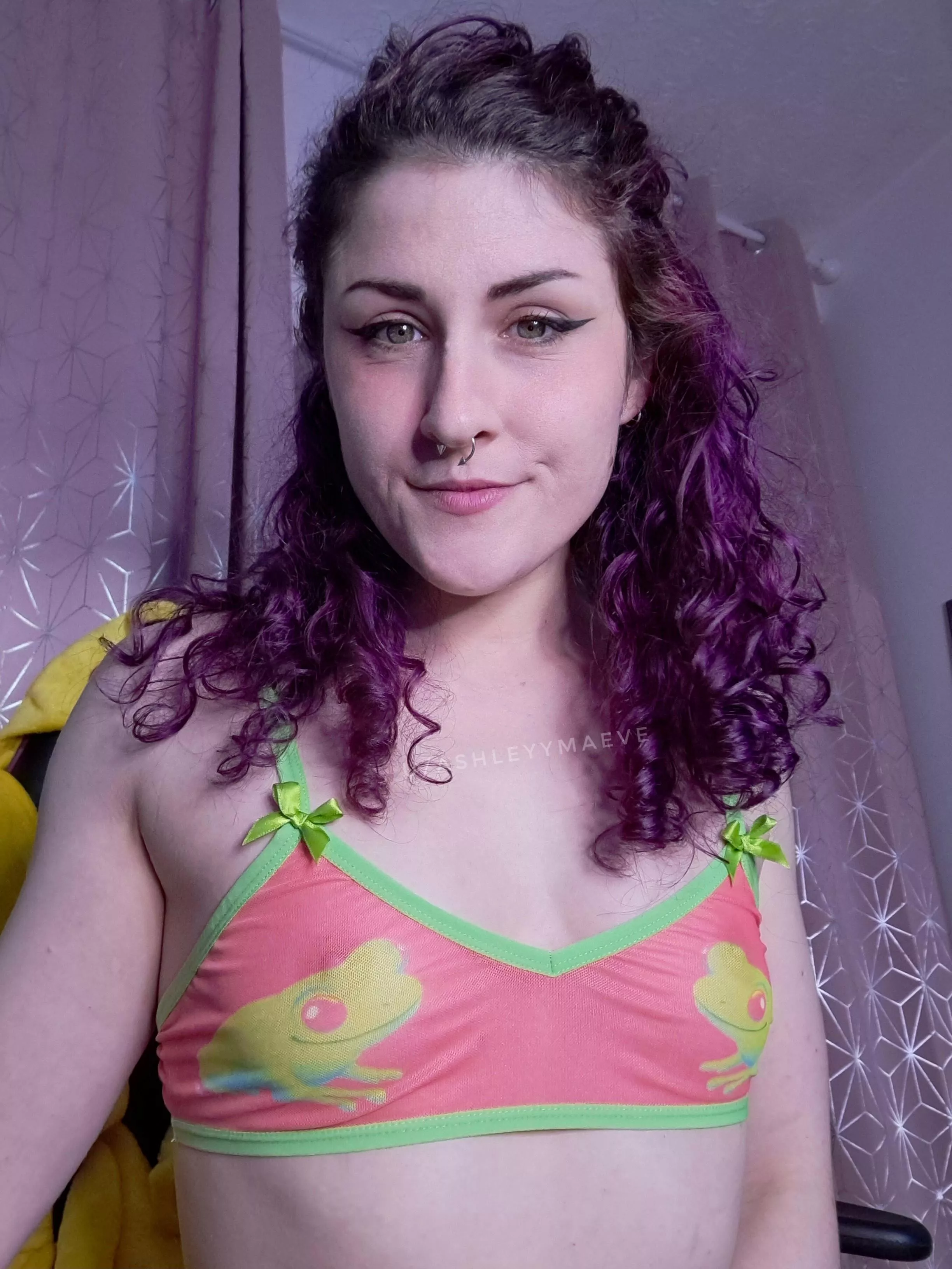 Small boobies + cute froggos