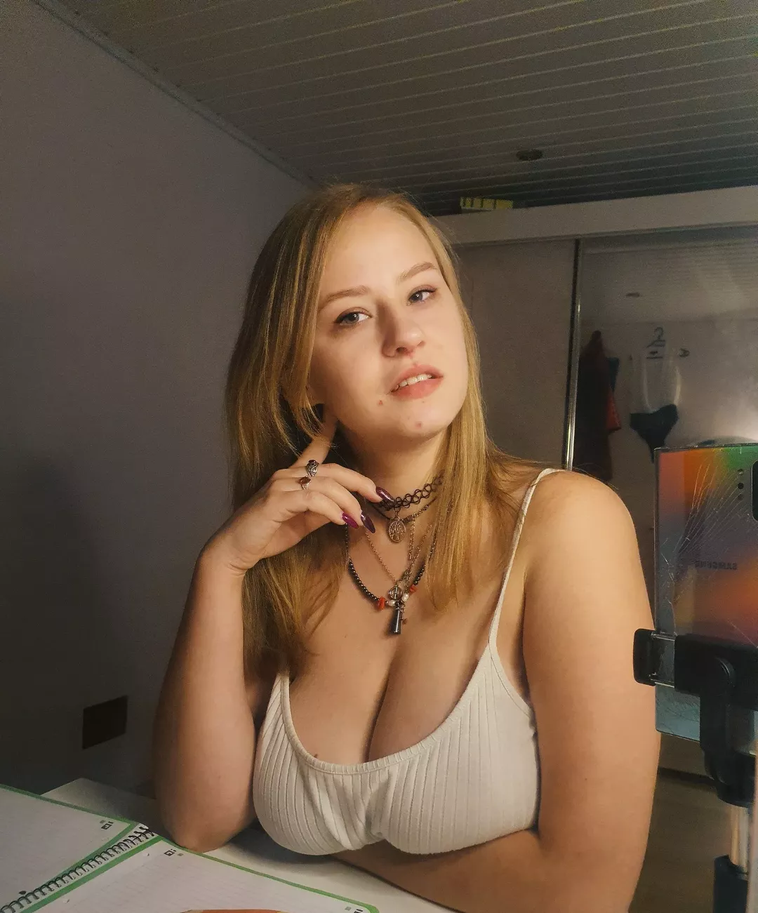 Smoking 🔥 babe with perfect bigges