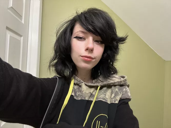 So cold I’m wearin two hoodies