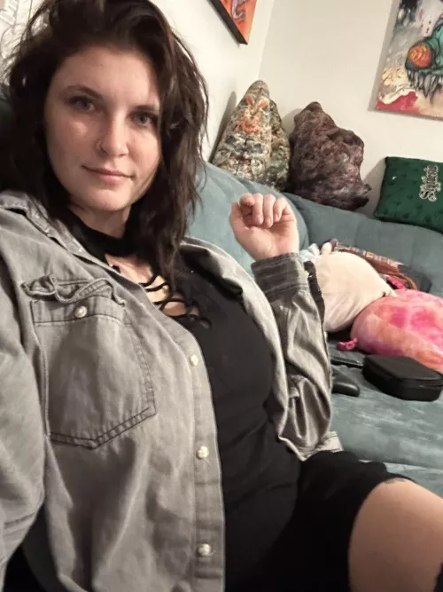 Stoner hippie peep the pillows 😅