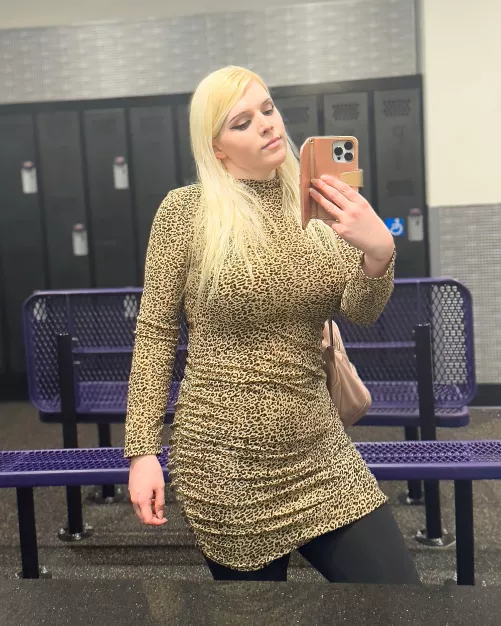 Strong femboy with mommy vibes 👀