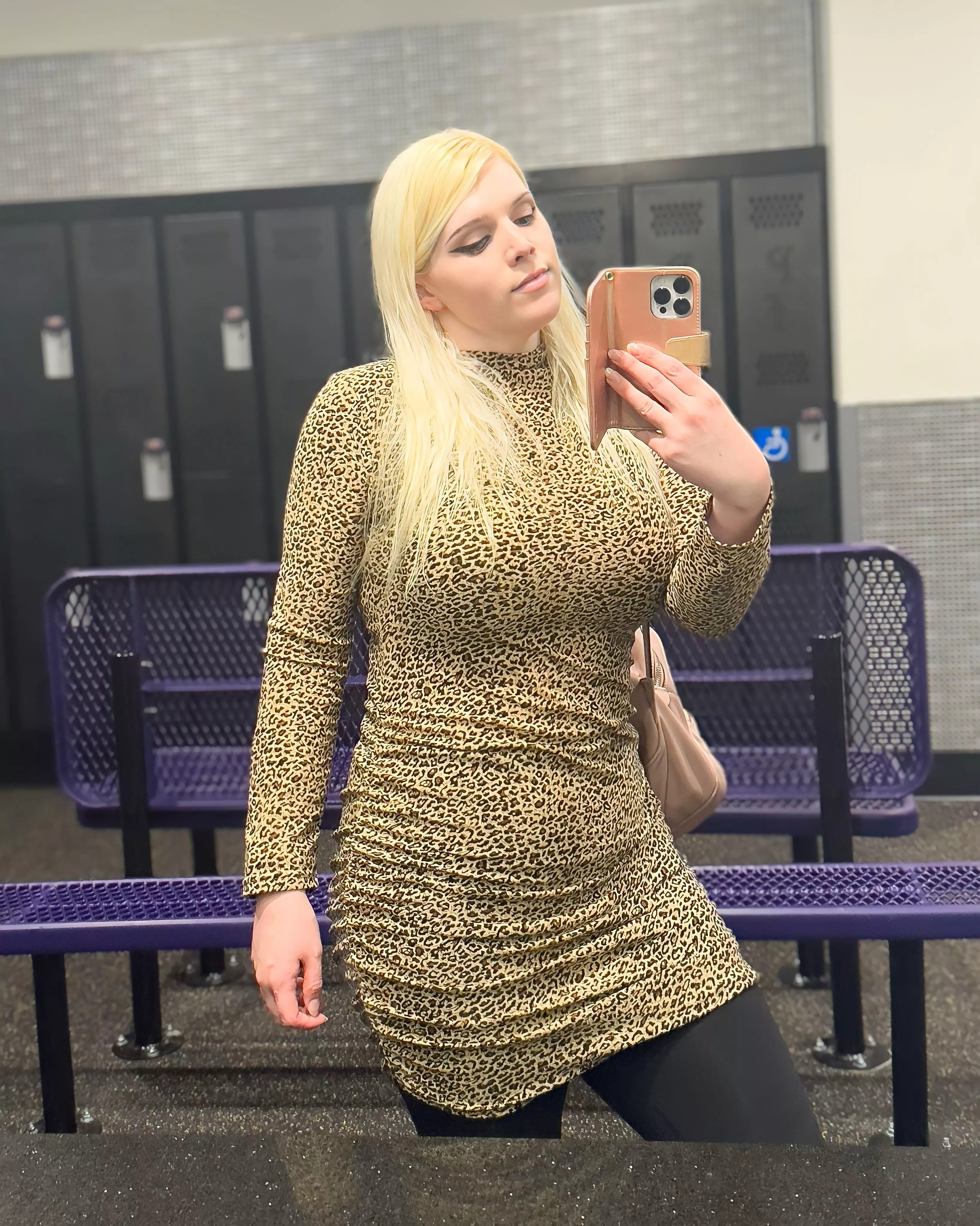 Strong femboy with mommy vibes 👀