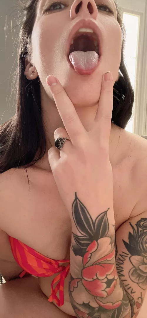 The things I could do with my tongue😈