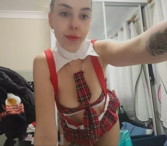 This little princess needs some attention, daddy💦