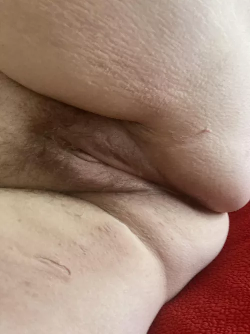 This pussy(f38) needs to be eaten and filled.