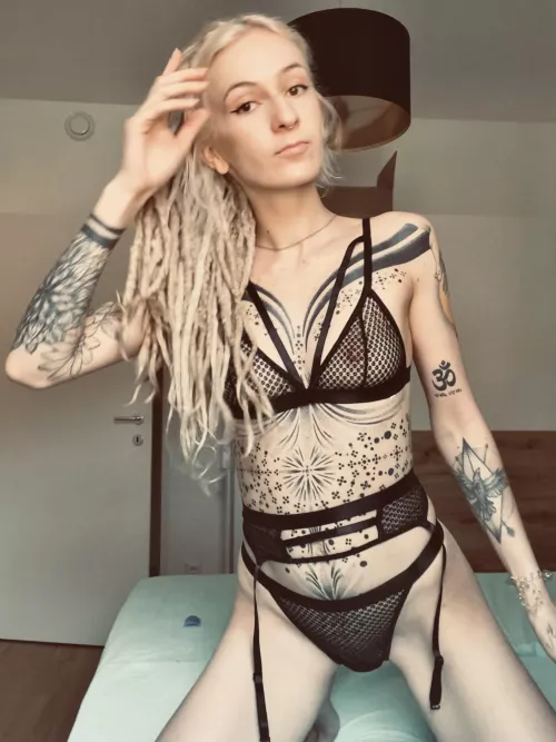 Tiny girls are so underrated [f]