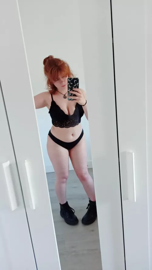 Tiny human in big boots 😜