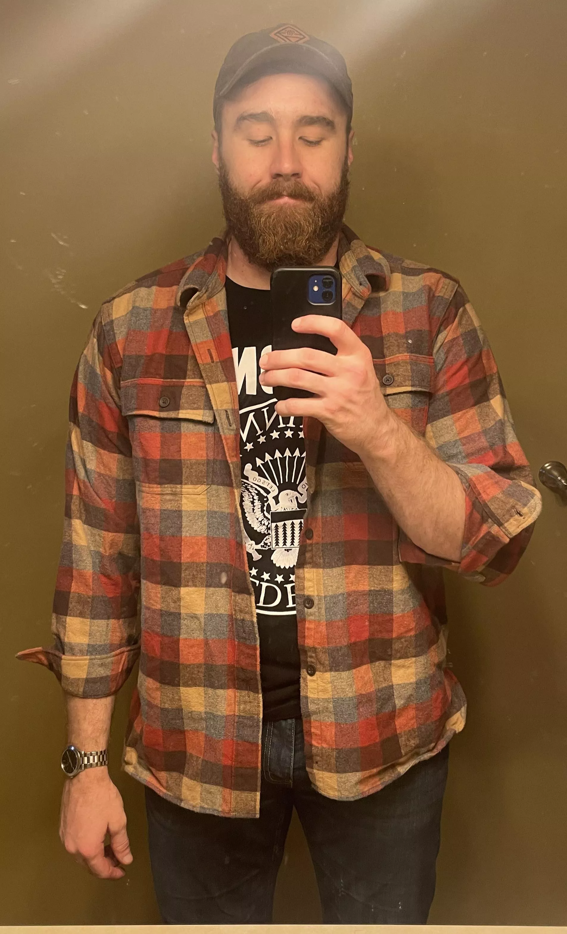Trying to wear more band t shirts. Anyone else like the look? 29, 6’5” and newly out as bi. Say hi.
