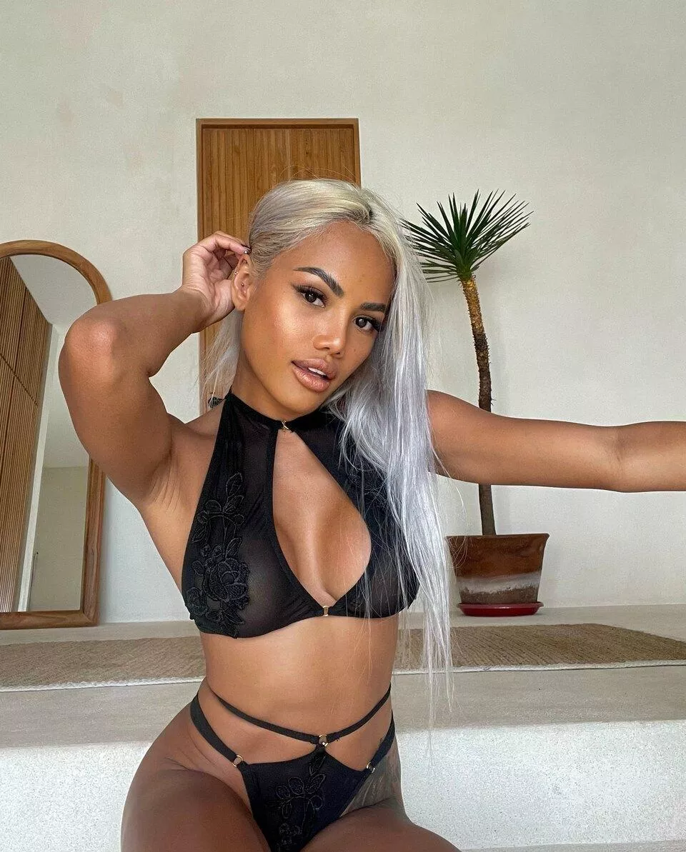 Whatcha lookin' at? 😏 Why resist the temptation baby? 😈