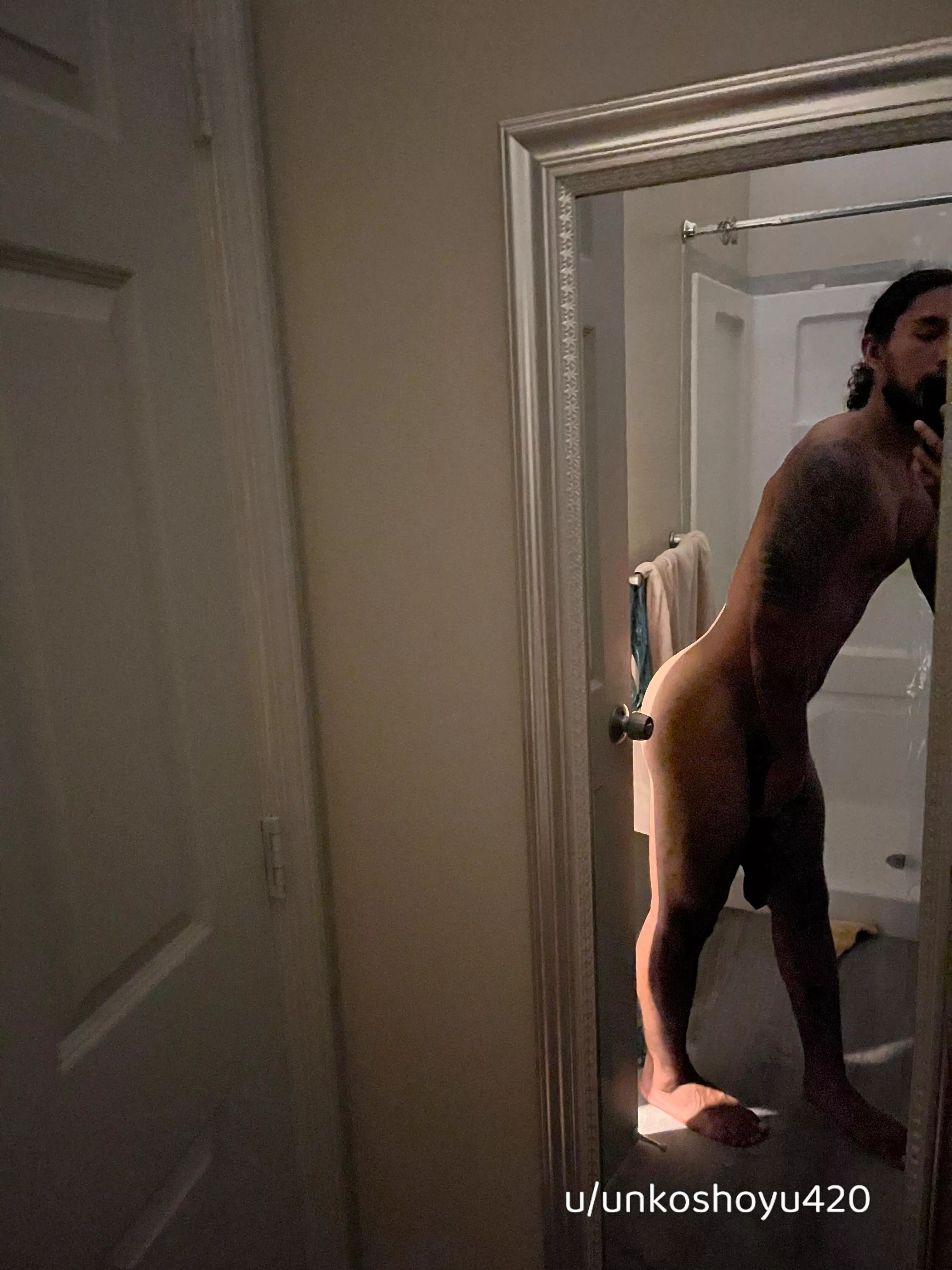 Who need pants anyways? Something about the way the light bounces off my booty