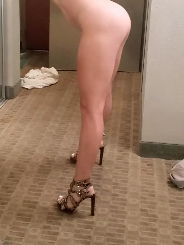 Who wants to fuck me from behind