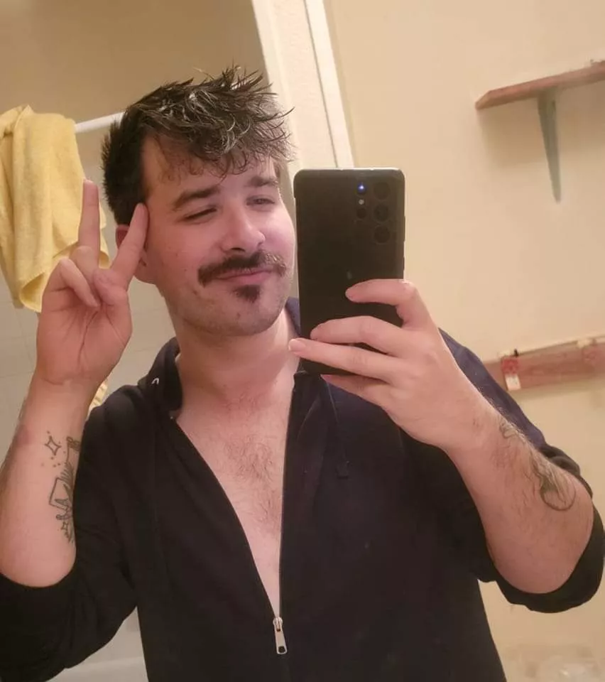 Who wants To play Pokemon with me? :3