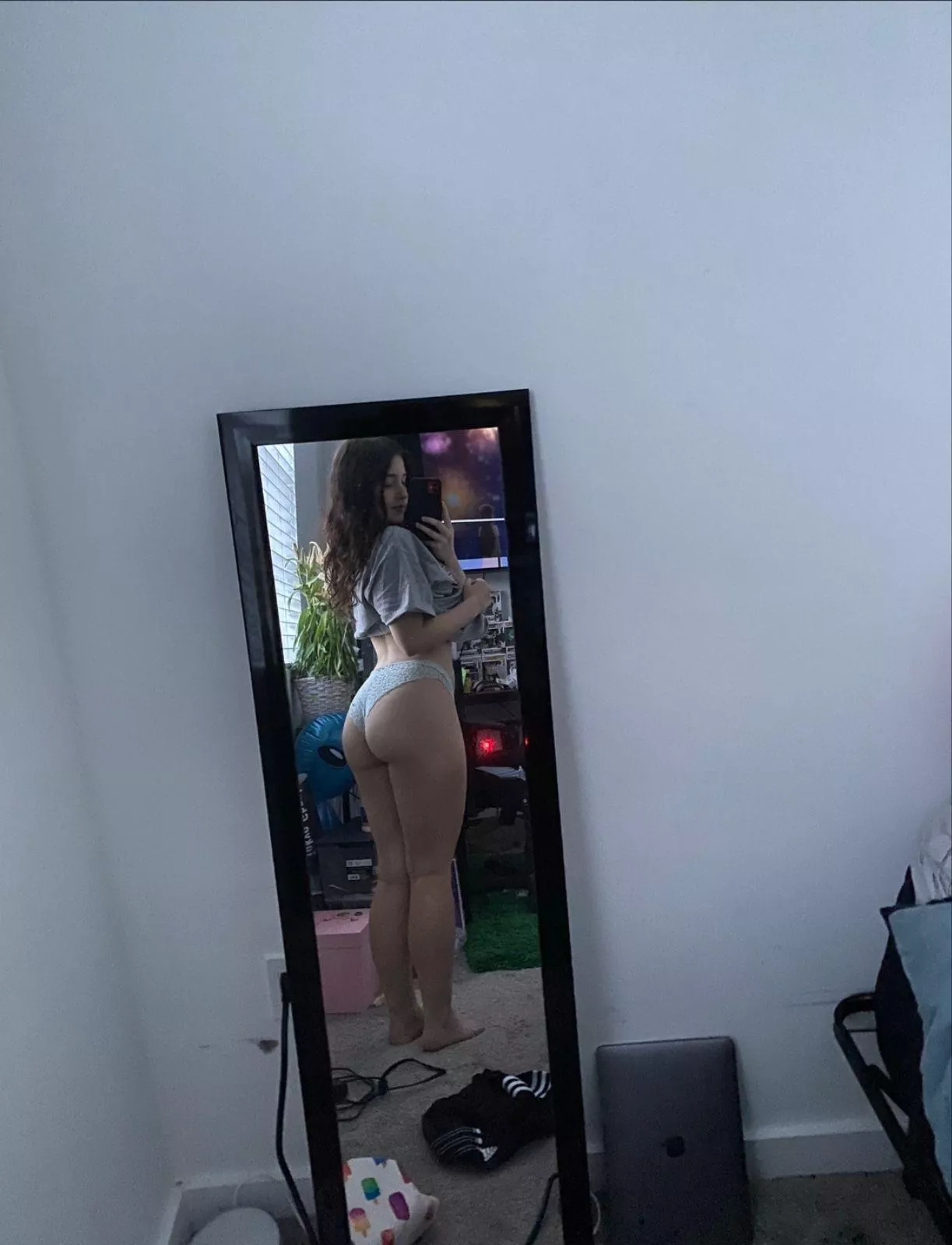 Who wants to see more of her