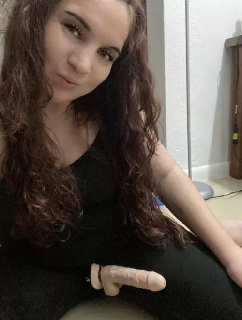 Who’s down for some Friday night torment with mistress ? Better lube up because your about to get ripped to shreds cucks 🥰