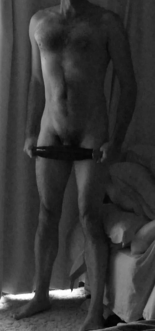 Will I drop them? Spoiler alert, yes I do - there's plenty of dick pics on my profile if you wanna see! Oh and this is not an OF thing - no OF from me ever! I post my dick for fun not profit.