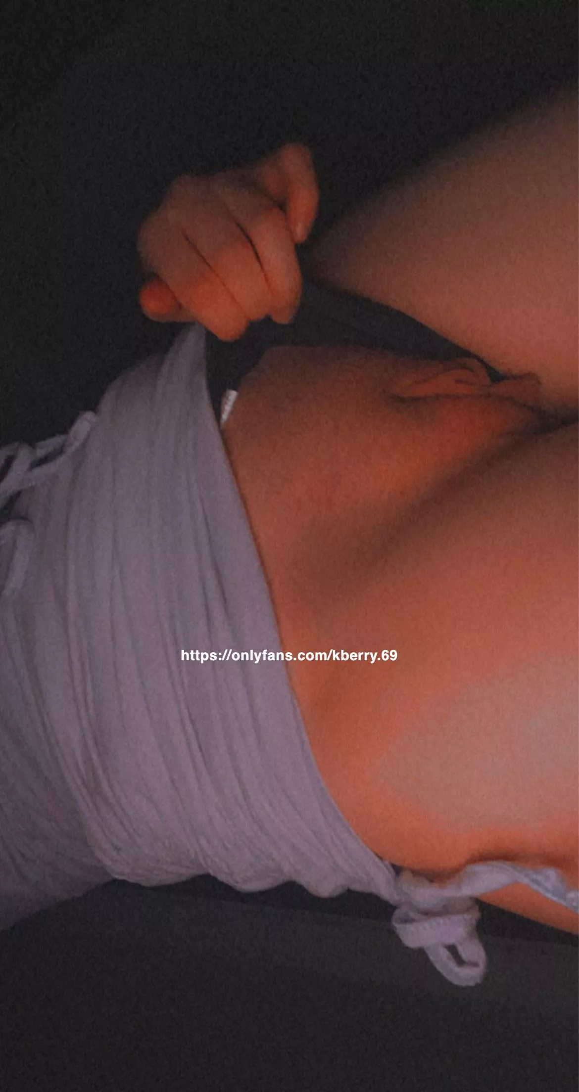 young juicy lips 🤤