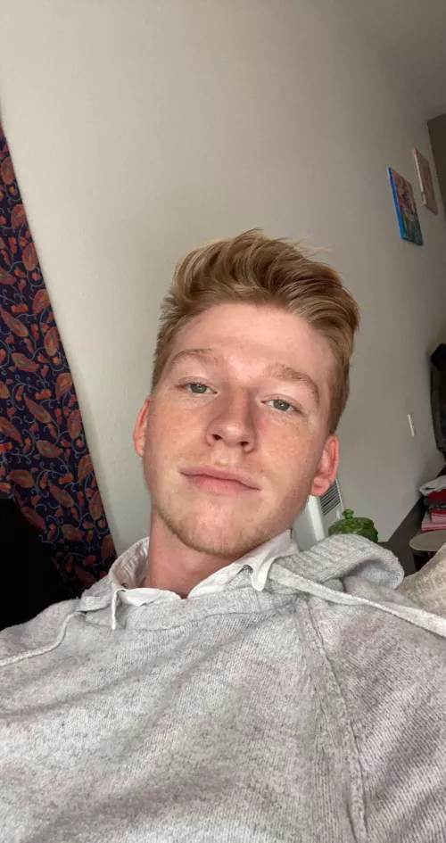 (24) hey guys (: hmu