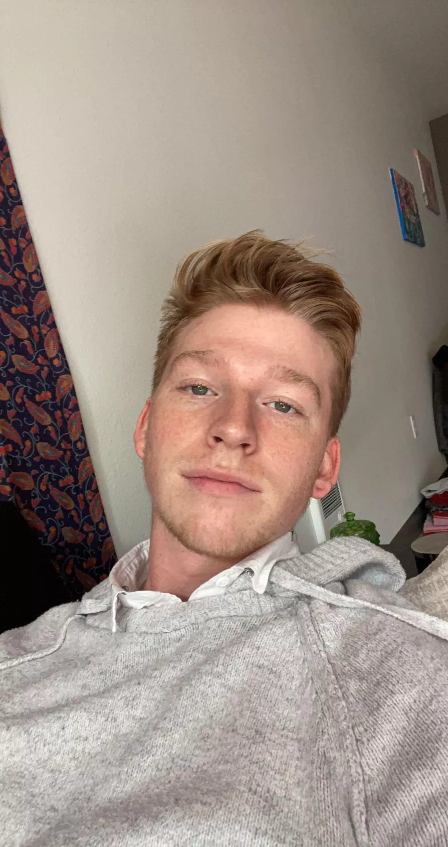 (24) hey guys (: hmu