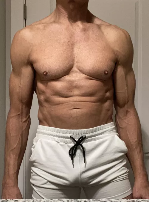 (60) you like dad bods with a bulge?