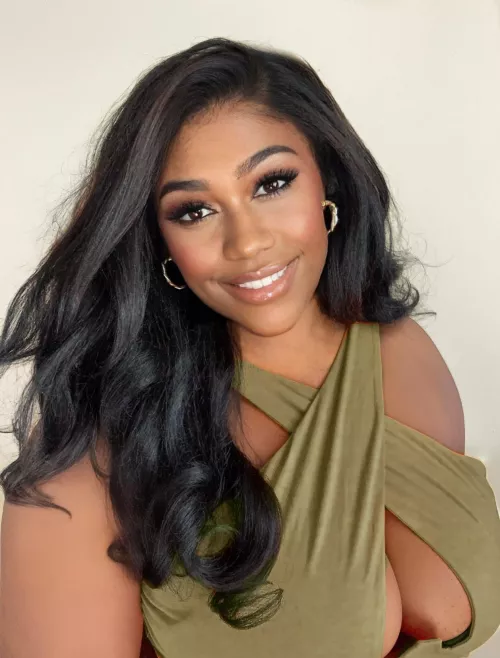 Absolutely love this top🖤