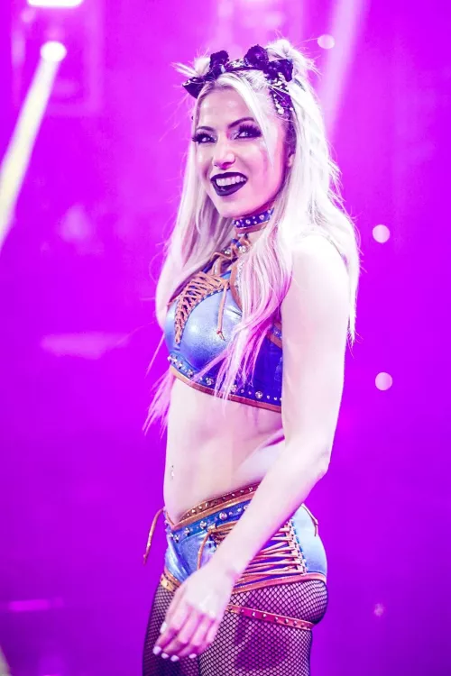 Alexa Bliss Side view 🥵