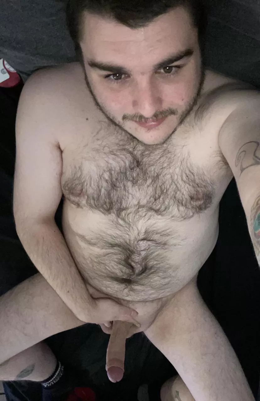 Any ladies like their men big, thicc and hairy?