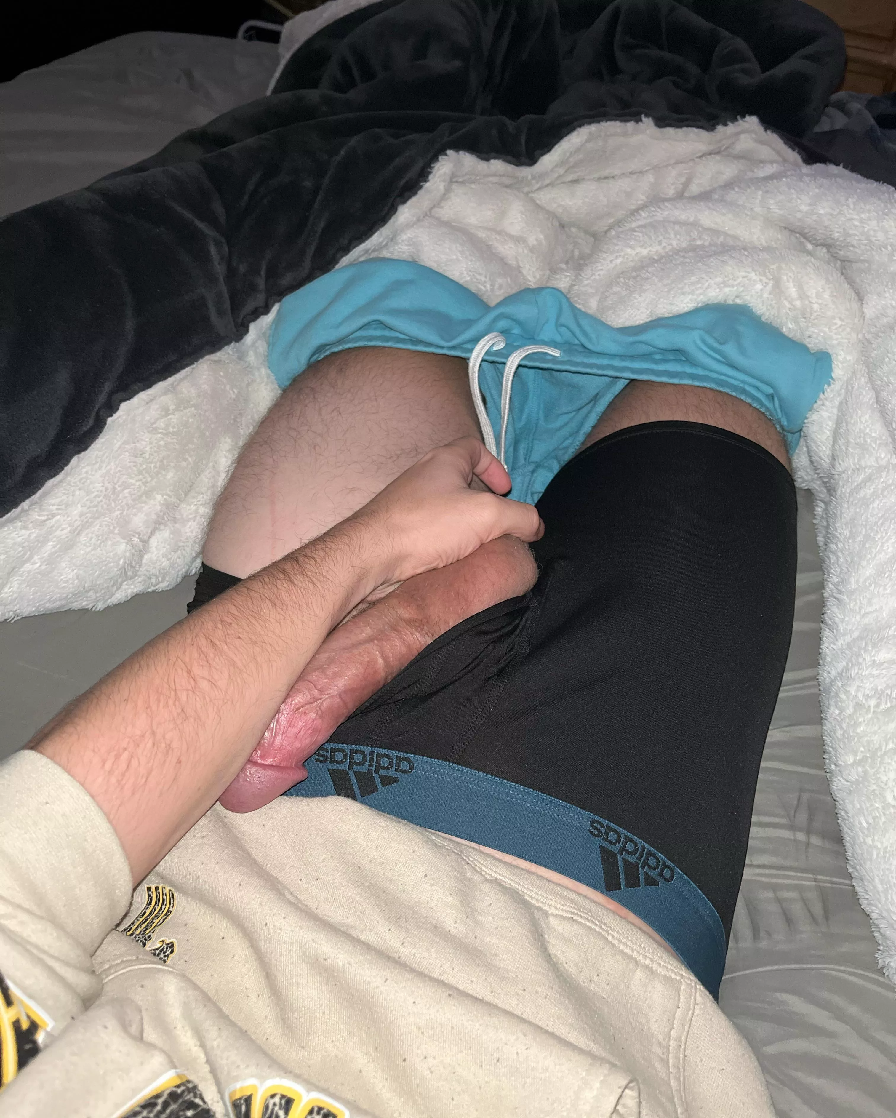 Any other curious guys here? Suck me off while I play playstation.