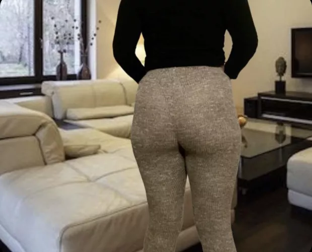 Any PAWG lovers here that would worship my 28-year old wife’s big fat ass?