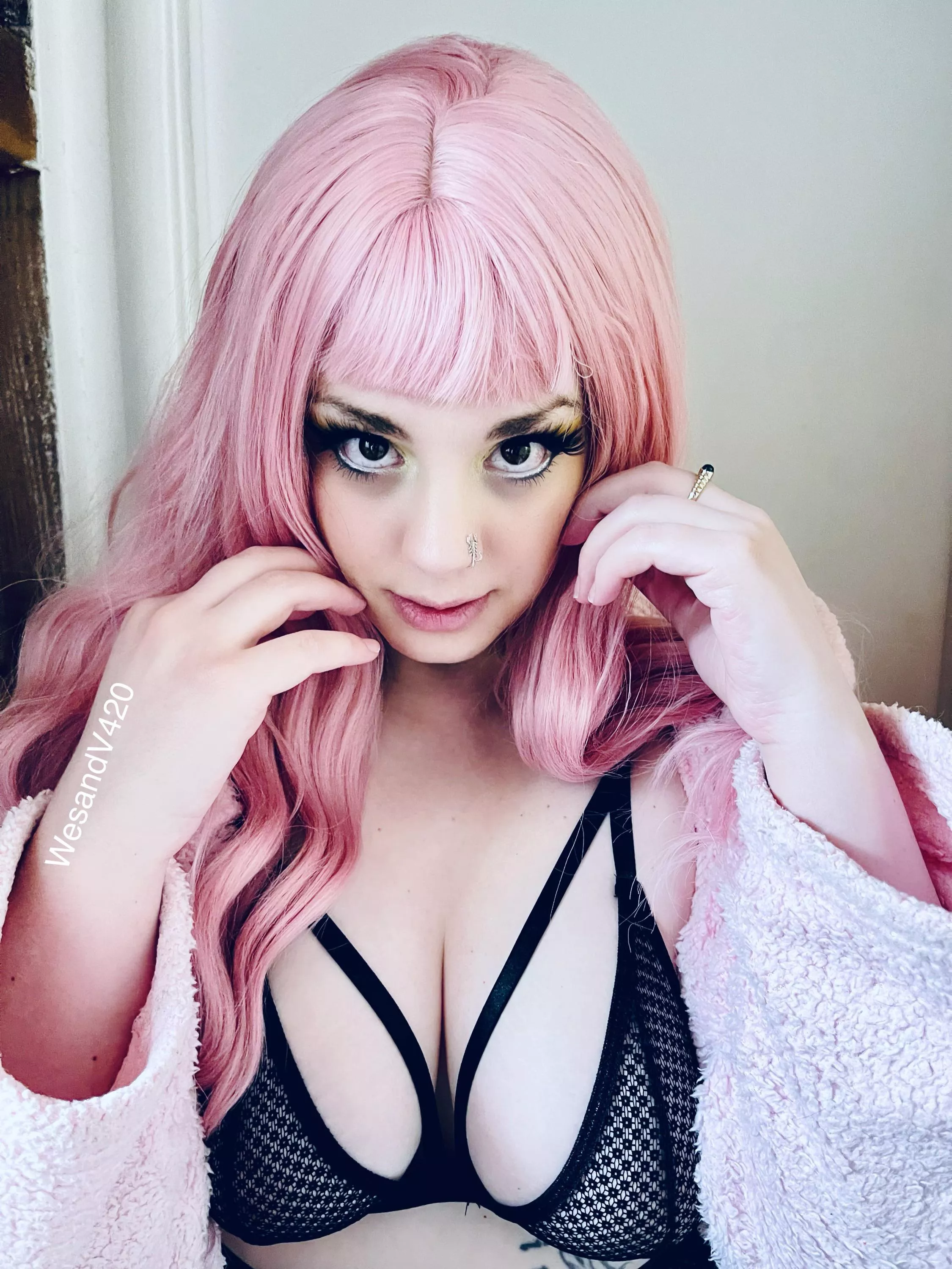 Anyone awake as horny as me? 🥺