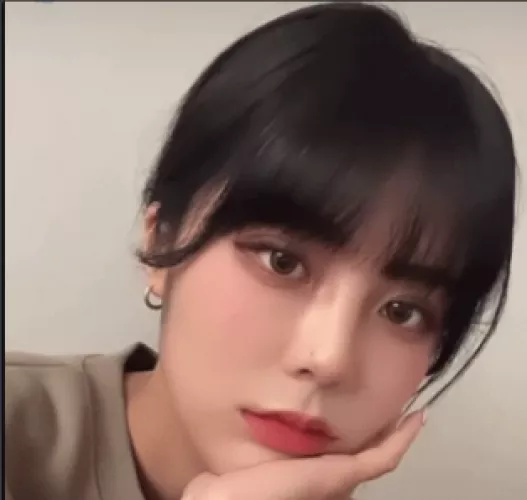 Anyone know name of her?