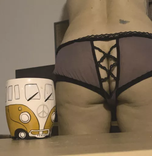 Beep beep! Saying good bye ✌️ to the weekend. (F)