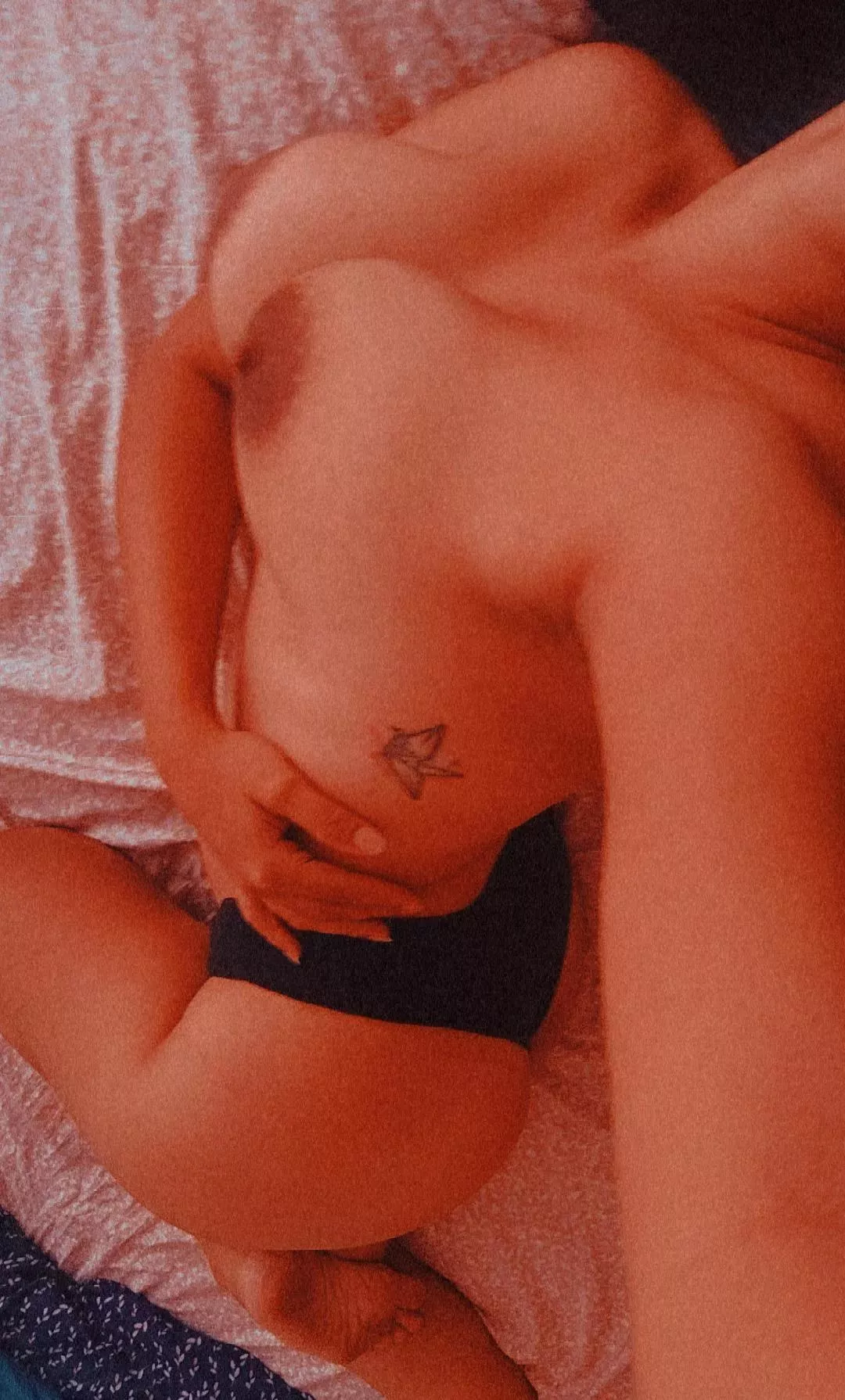 big boobs, tat and dirty soles bc i love walking around barefoot 😏