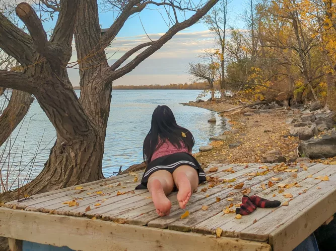 Come lie down with me