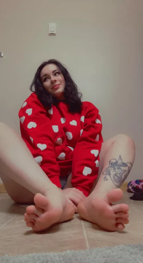 Do you think I’m cute? What about my feet?