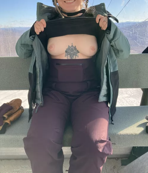 [F]irst flash of the ski season ❄️