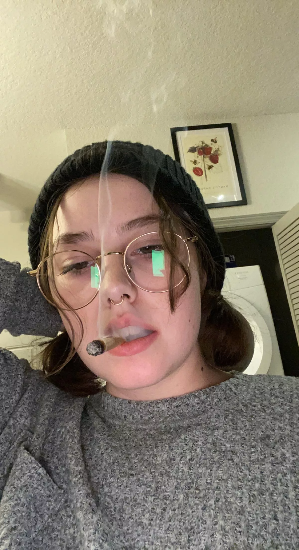 Get me high and let me eat your girls pussy while you watch