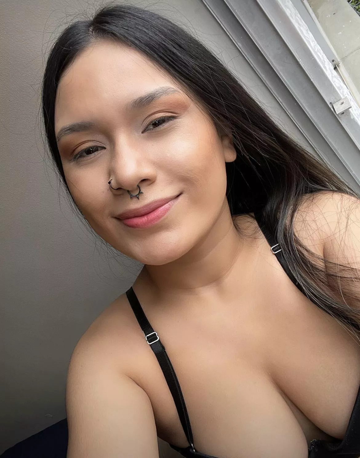 Good afternoon from a horny Latina😈