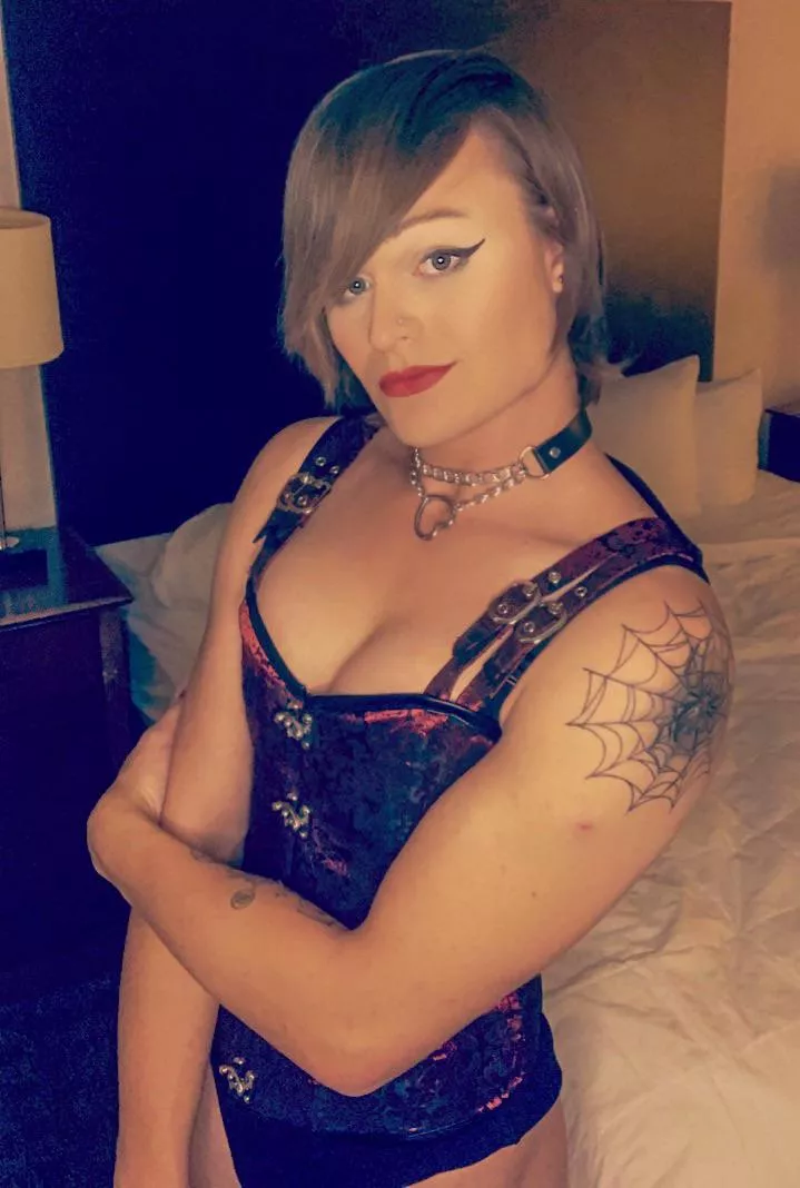 Good morning, I heard you might have some wood to meep me warm in these cold winter nights 😘💋