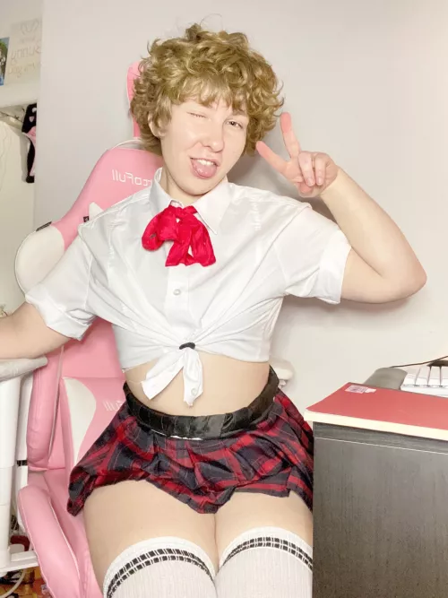 got myself a PhD in thick thighs & majored in being a silly little guy :3