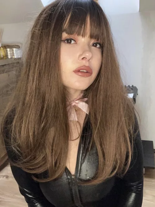 Hello from a French dominatrix