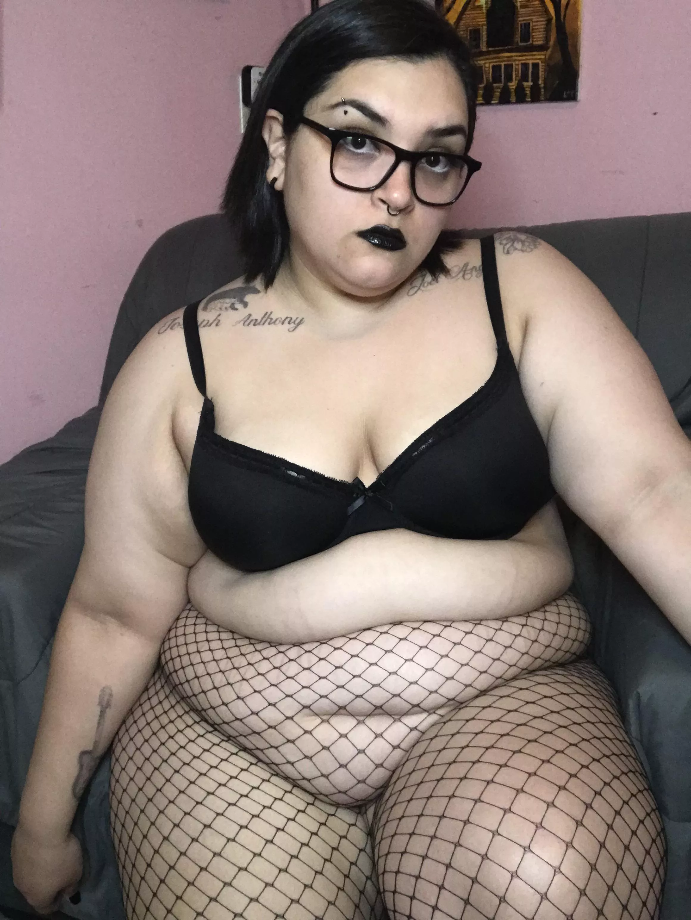 Hi guys 😘 Am I chubby enough?