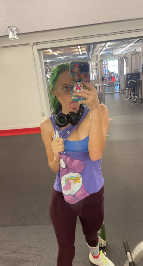 hi i’m new here and just got done with my workout 😋