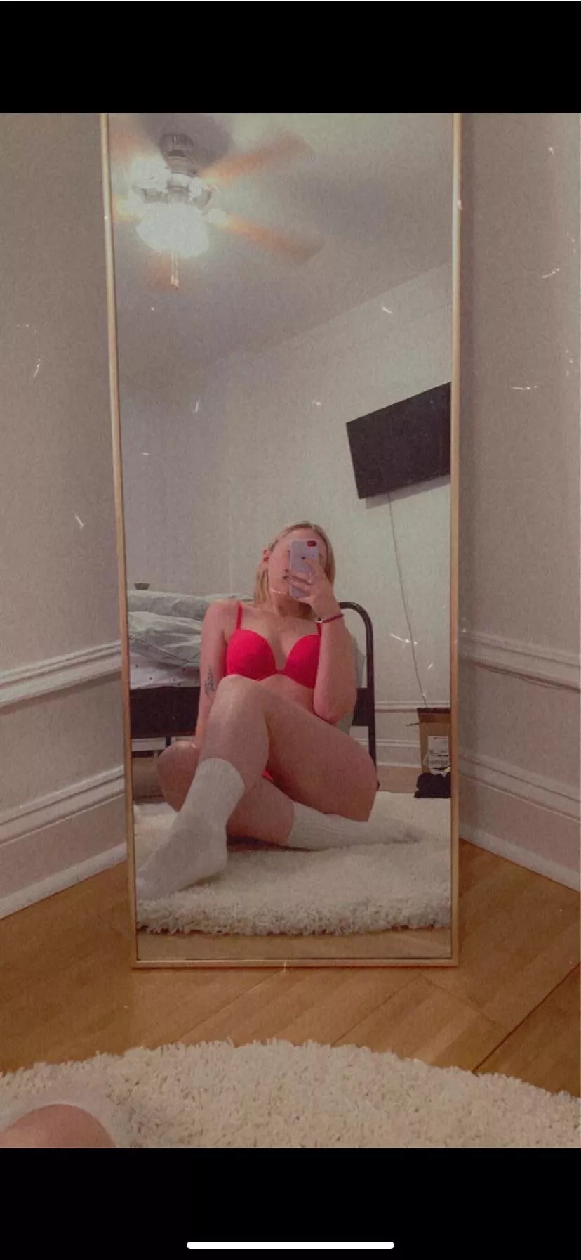 Hmu for my nudes cash app in bio 15$ for 30 sex vids 😳