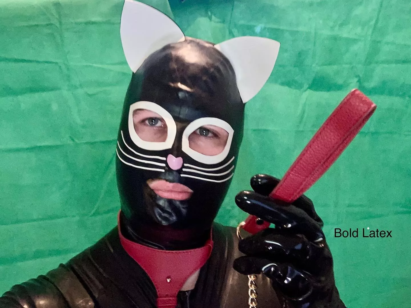 Hold this…😈⛓️