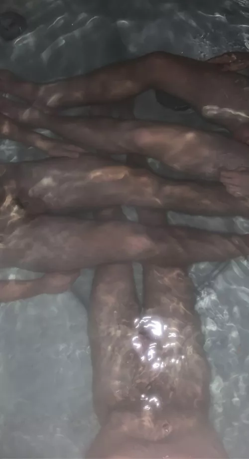 hot tubbing naked with straight friends (18)