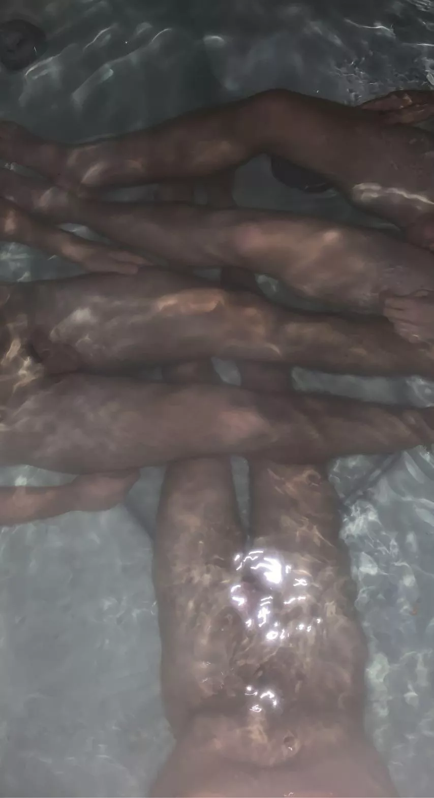 hot tubbing naked with straight friends (18)