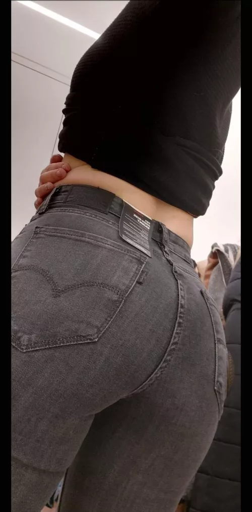 I am a little bit hesistant to buy it 😅 [F]