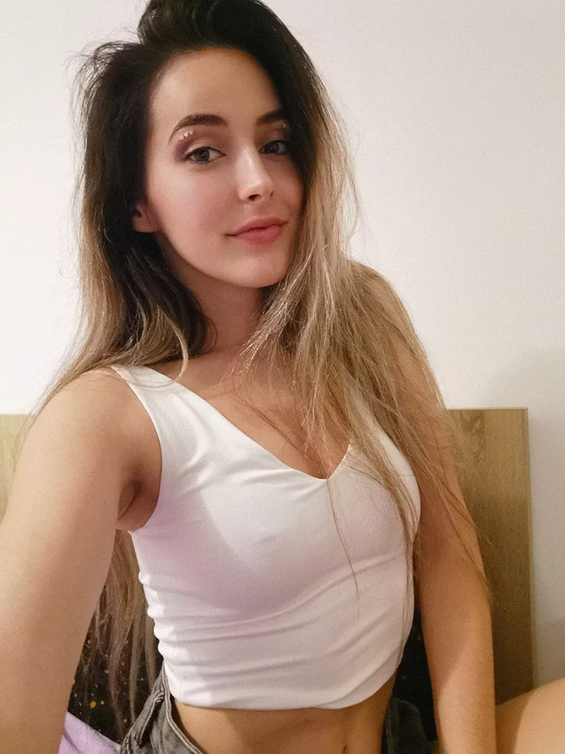I really love white tops