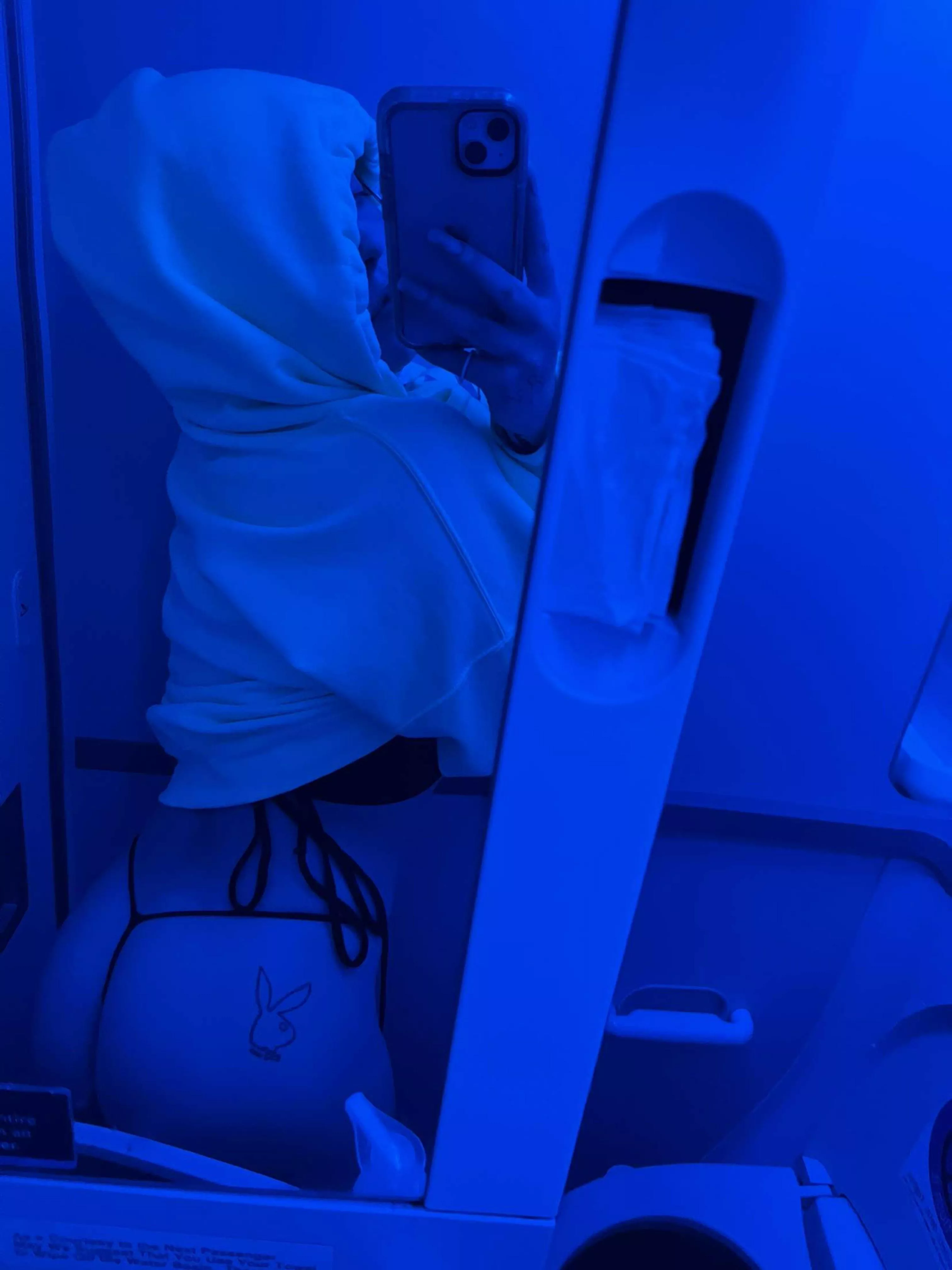 I took this on the plane😂 I may be small but I can take it like a champ ;)